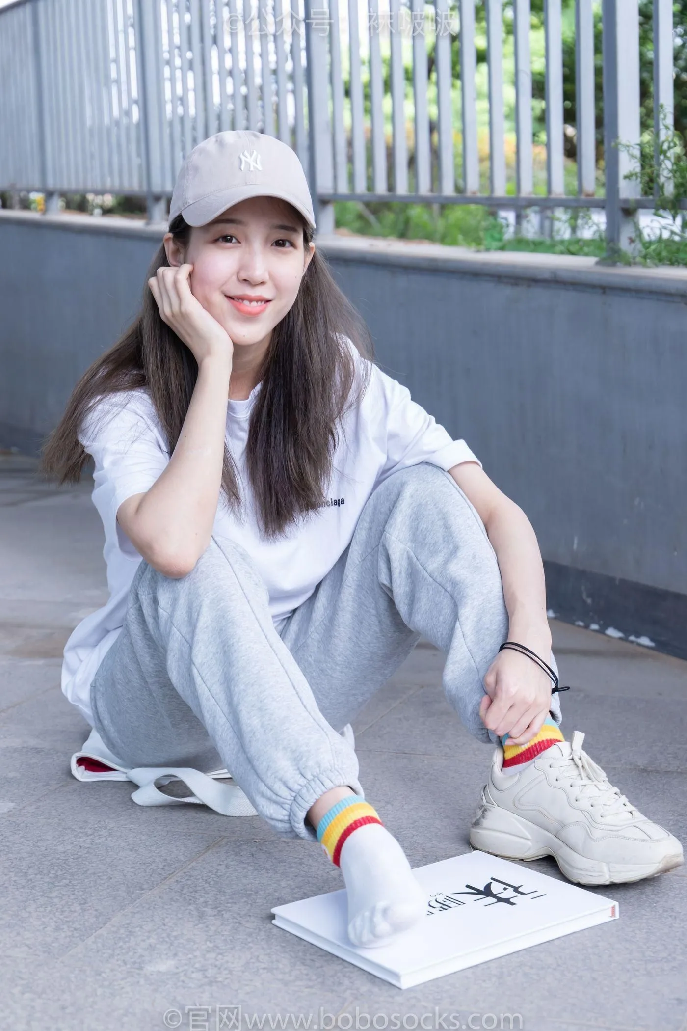 [BoBoSocks袜啵啵]NO.012 泡芙-运动鞋、白棉袜、裸足 [132P]插图7